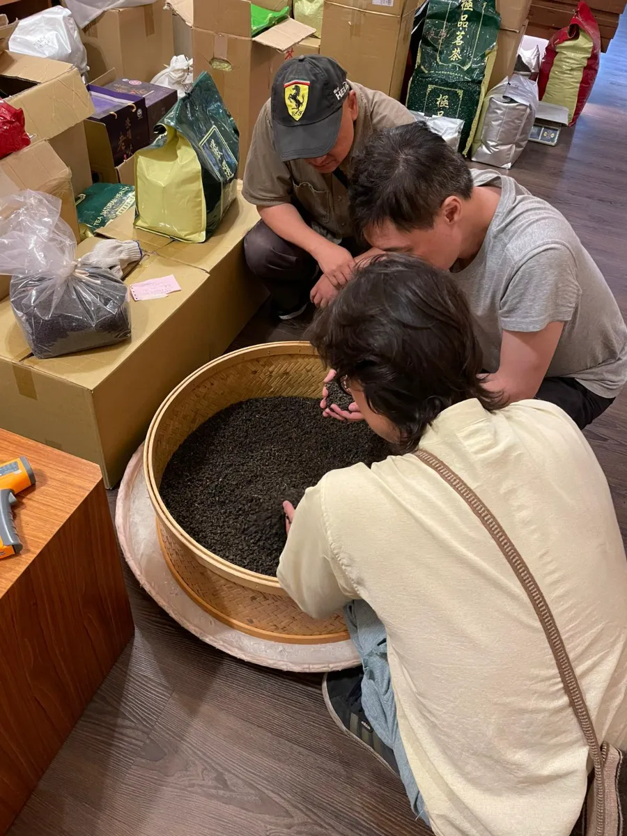 Choosing the year's roast around a bamboo basket of tea in Beitou