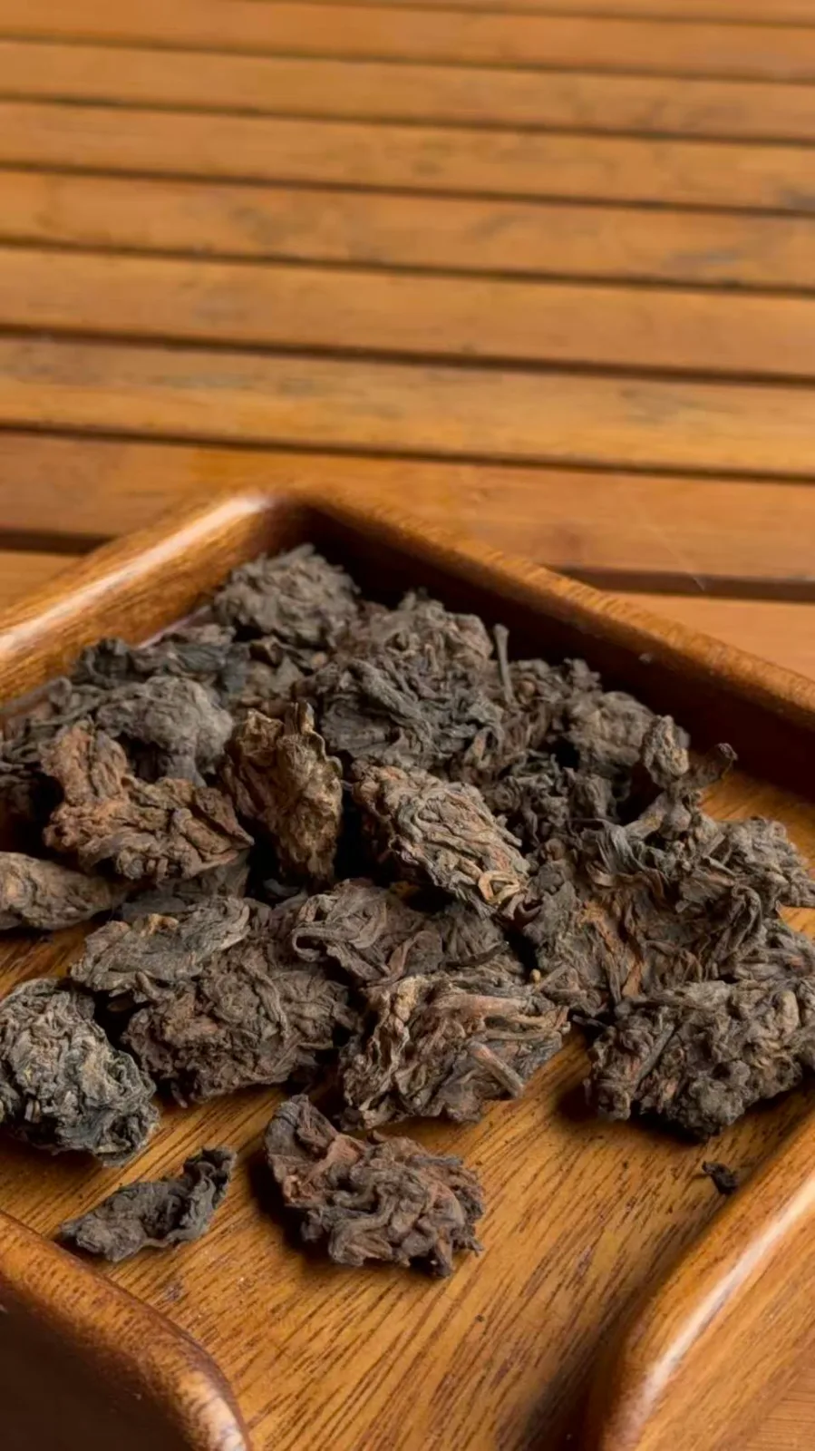 2020 JingMai Laochatou, naturally formed fermentation heads on a wooden tray