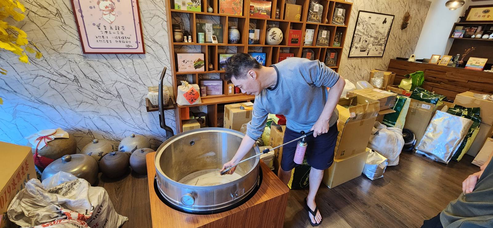 Reviving charcoal roast over embers in Beitou